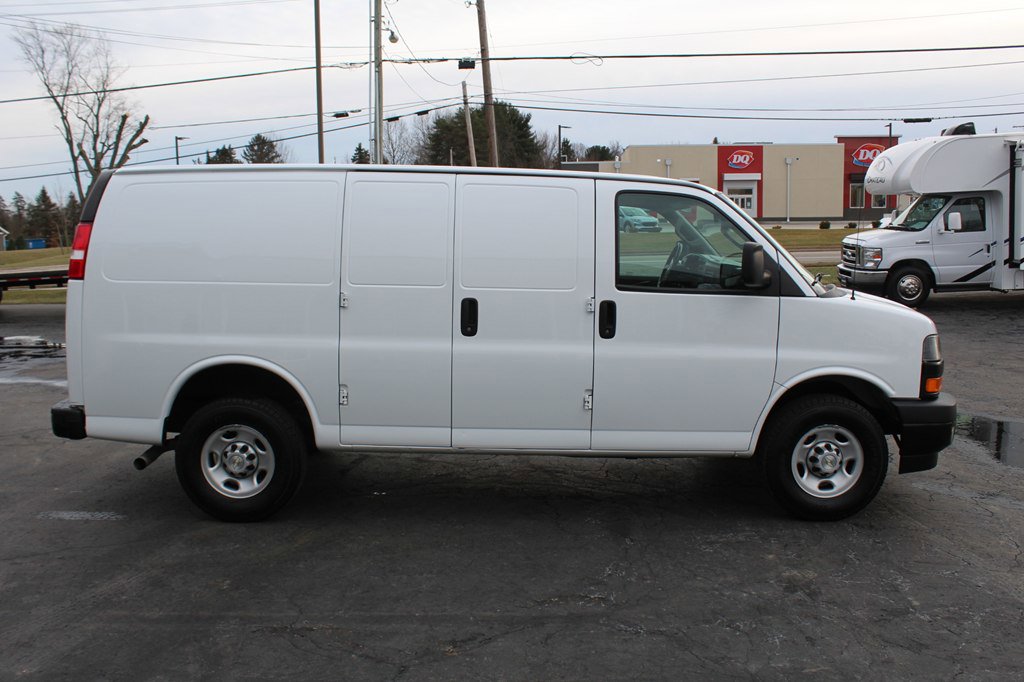 Used 2022 Chevrolet Express 2500 w/ Driver Convenience Package RWD image 8
