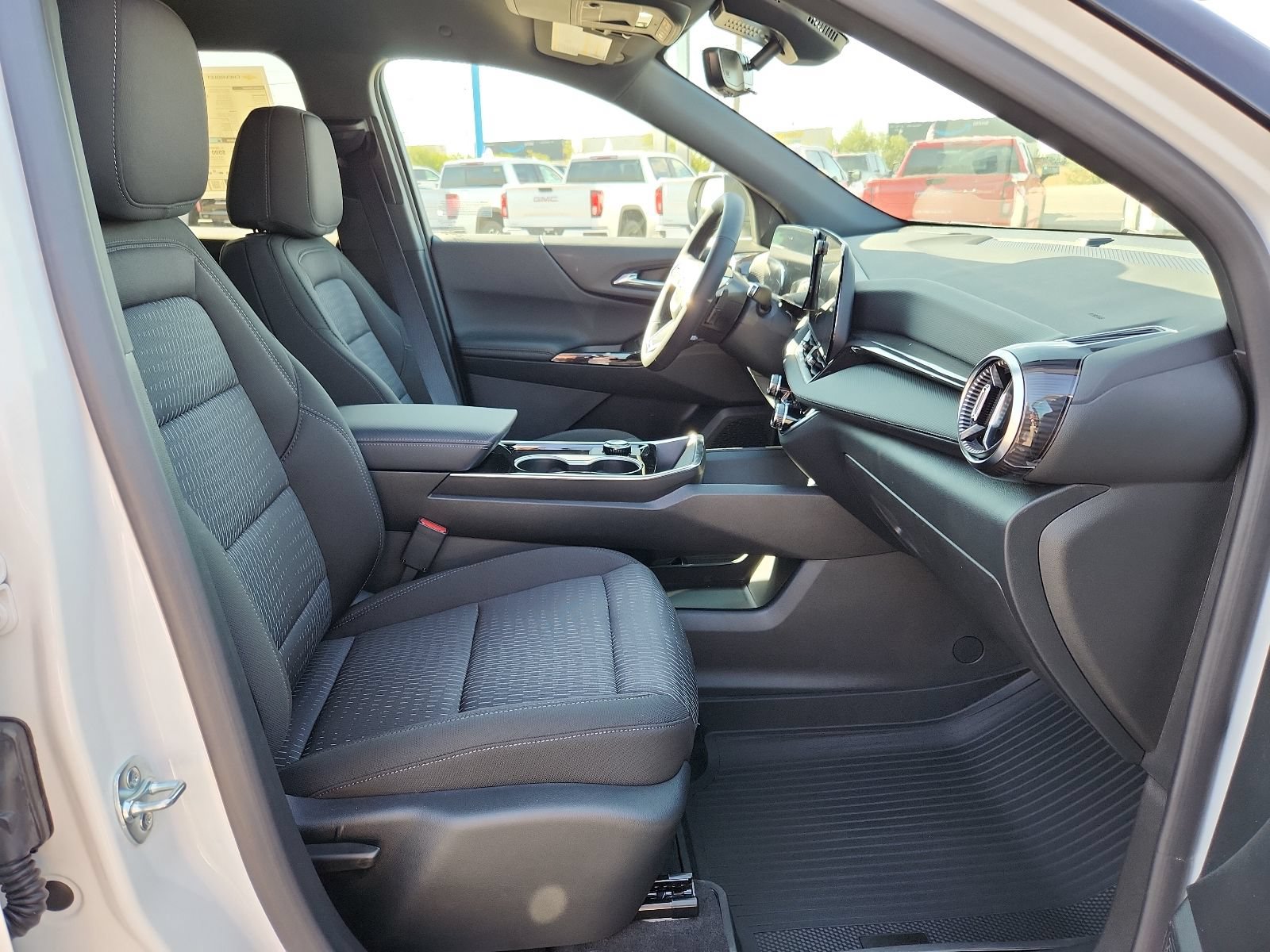 New 2027 Chevrolet Equinox LT w/ Safety and Technology Package FWD image 8