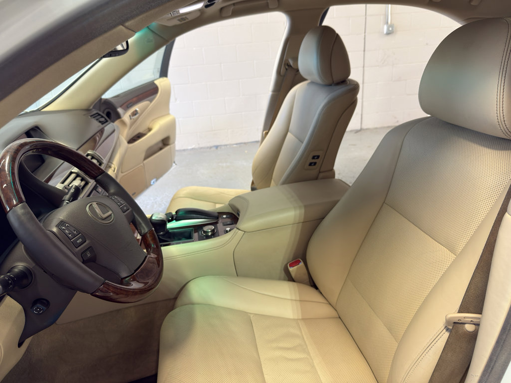 Used 2015 Lexus LS 460 w/ Comfort Package image 15