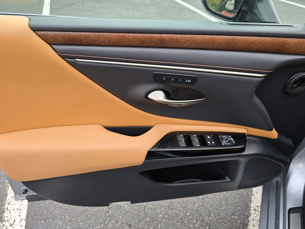 Used 2022 Lexus ES 250 w/ Premium Package image 16