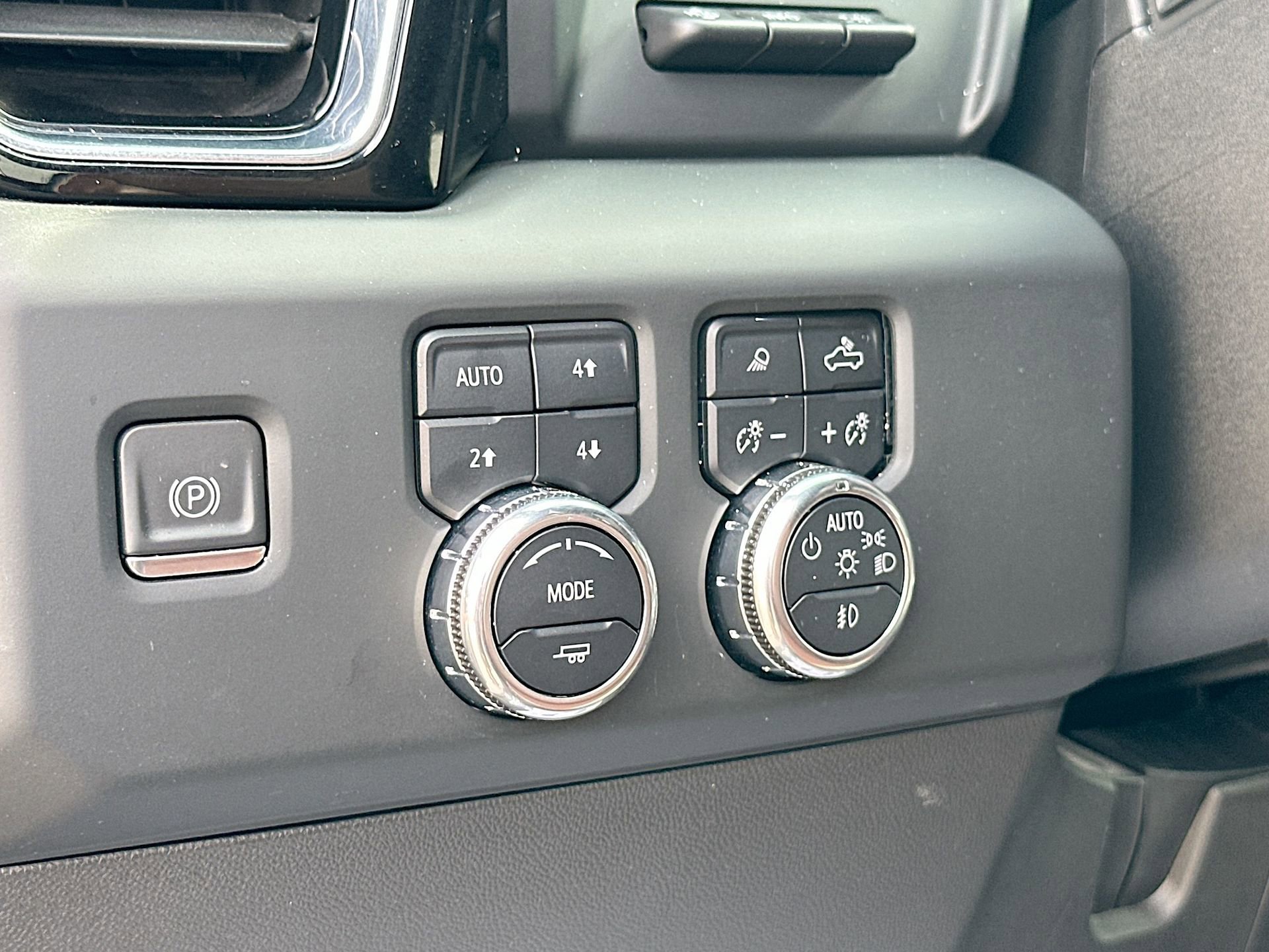 Used 2024 GMC Sierra 3500 Denali Ultimate image 32