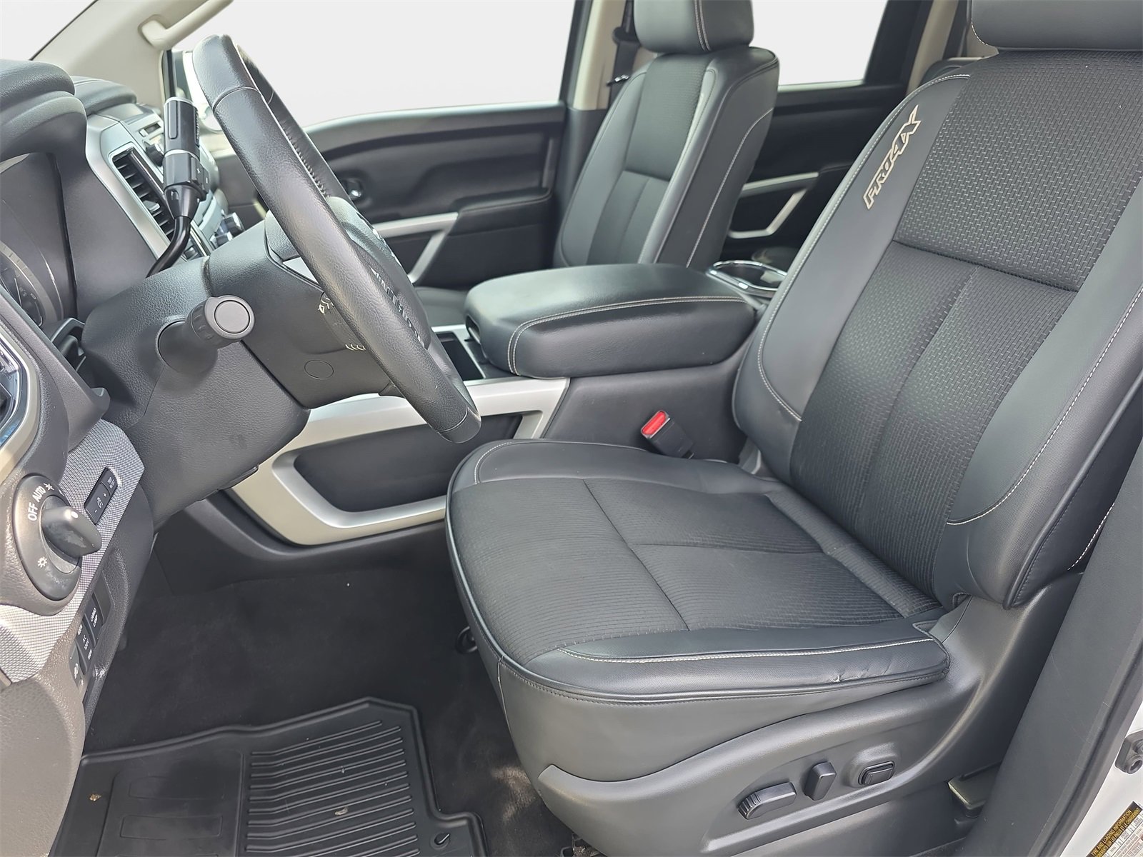 Used 2019 Nissan Titan PRO-4X image 15