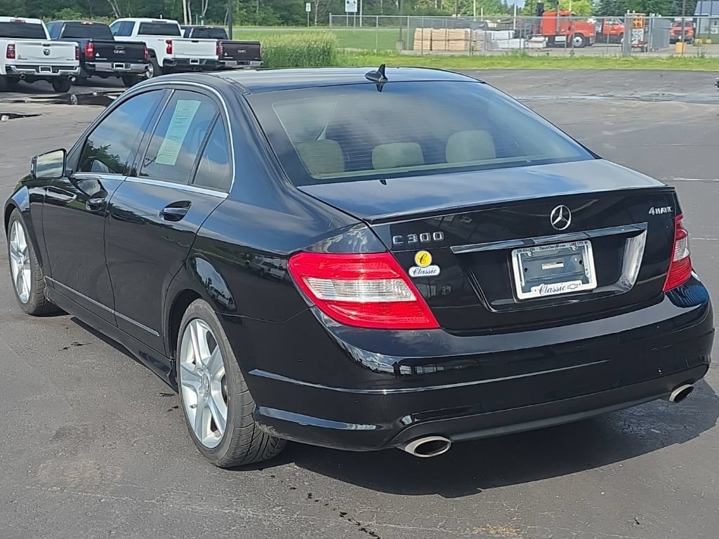 Used 2010 Mercedes-Benz C 300 4MATIC Sedan image 3