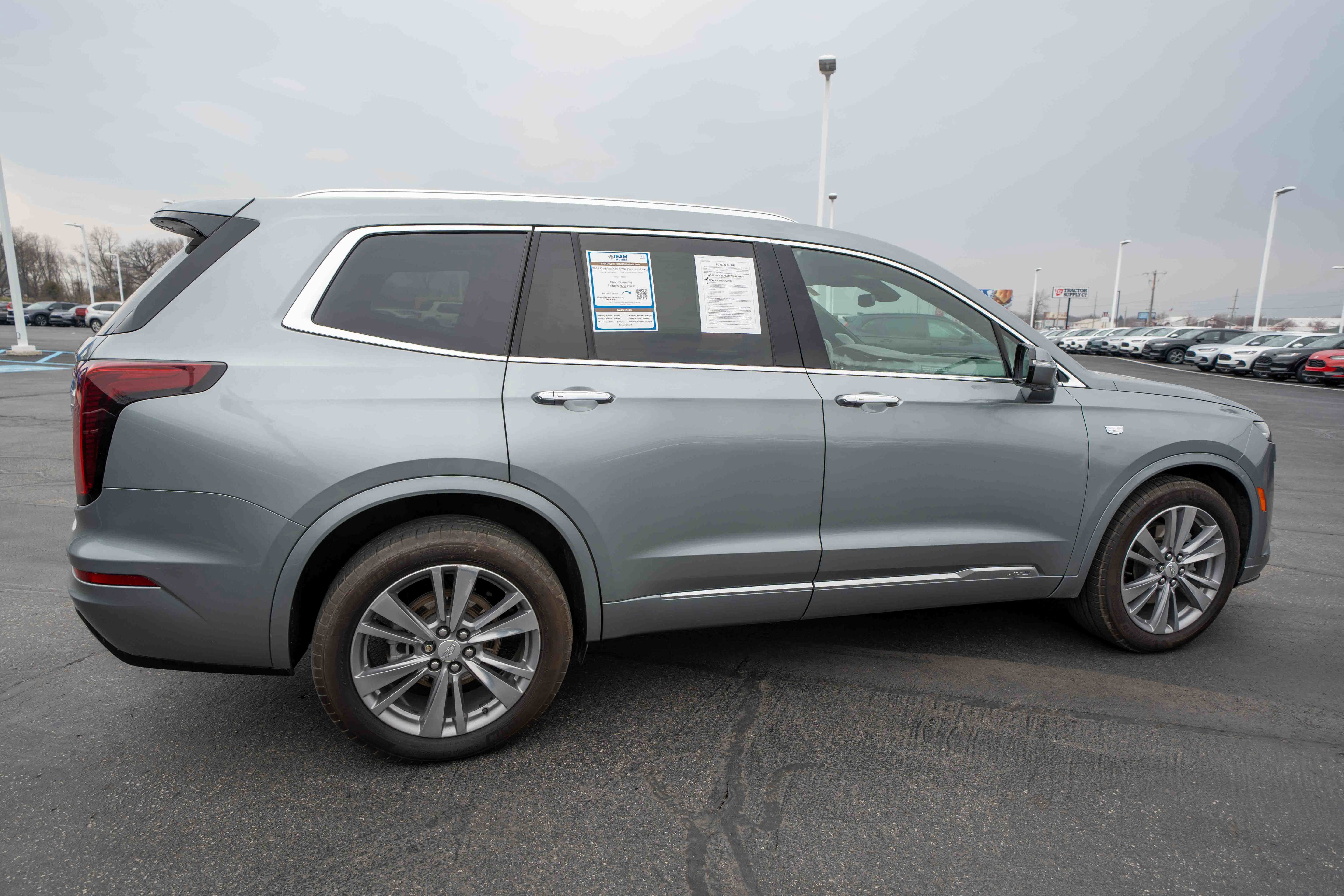 Used 2023 Cadillac XT6 Premium Luxury image 6