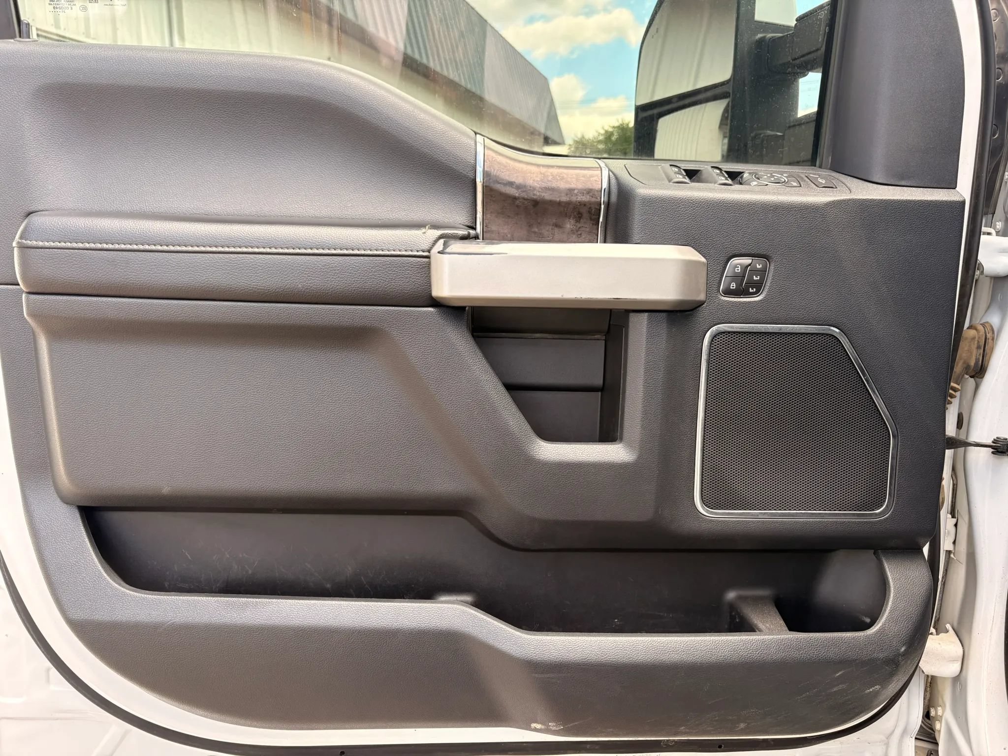 Used 2022 Ford F250 Lariat w/ Lariat Value Package AWD/4WD image 15