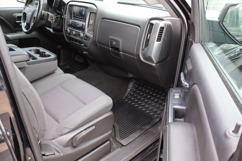 Used 2018 Chevrolet Silverado 1500 LT w/ All Star Edition image 46