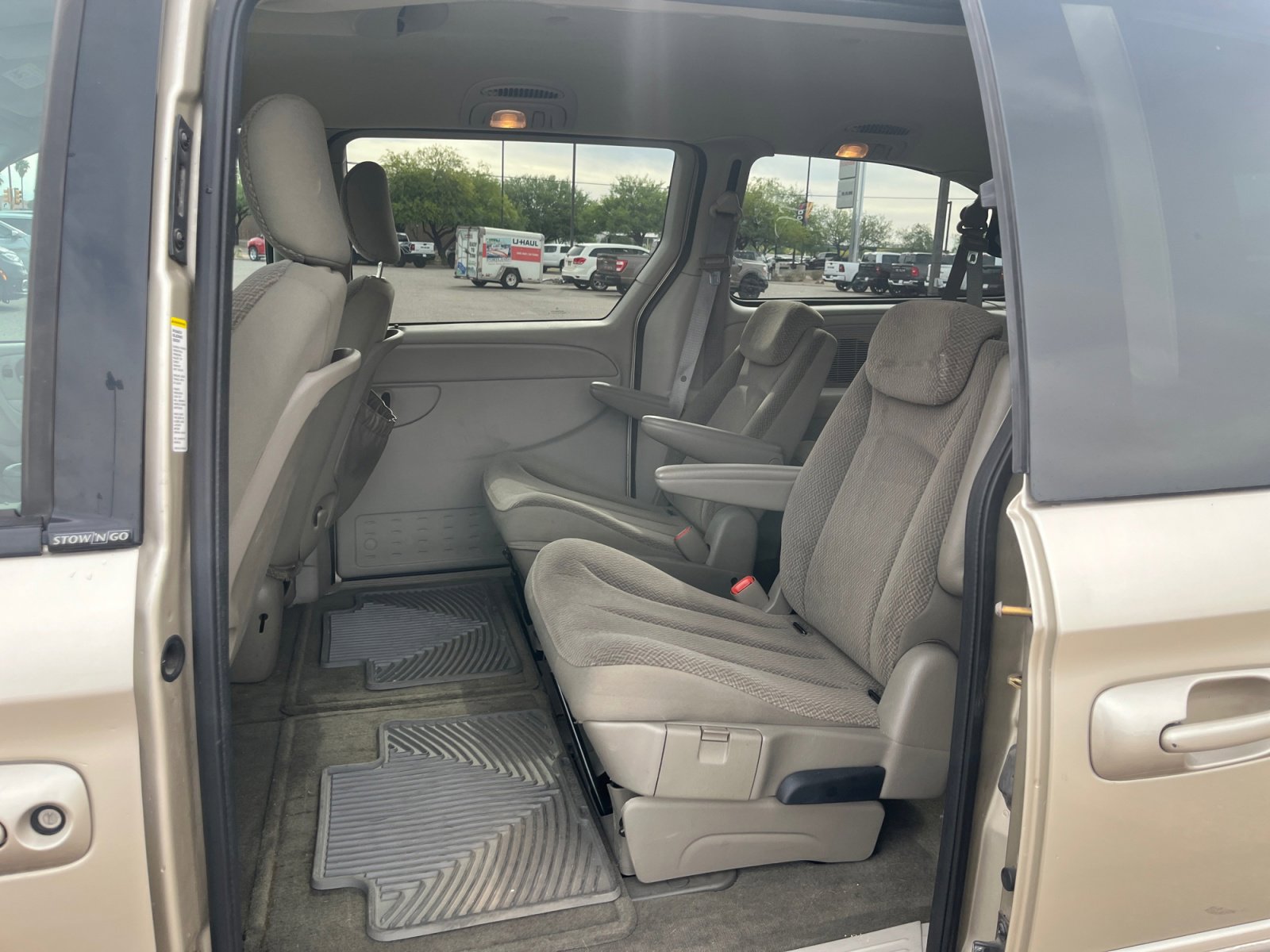 Used 2005 Chrysler Town & Country Touring w/ Trailer Tow Group image 16