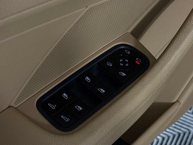 Used 2018 Porsche Panamera 4 AWD/4WD image 33