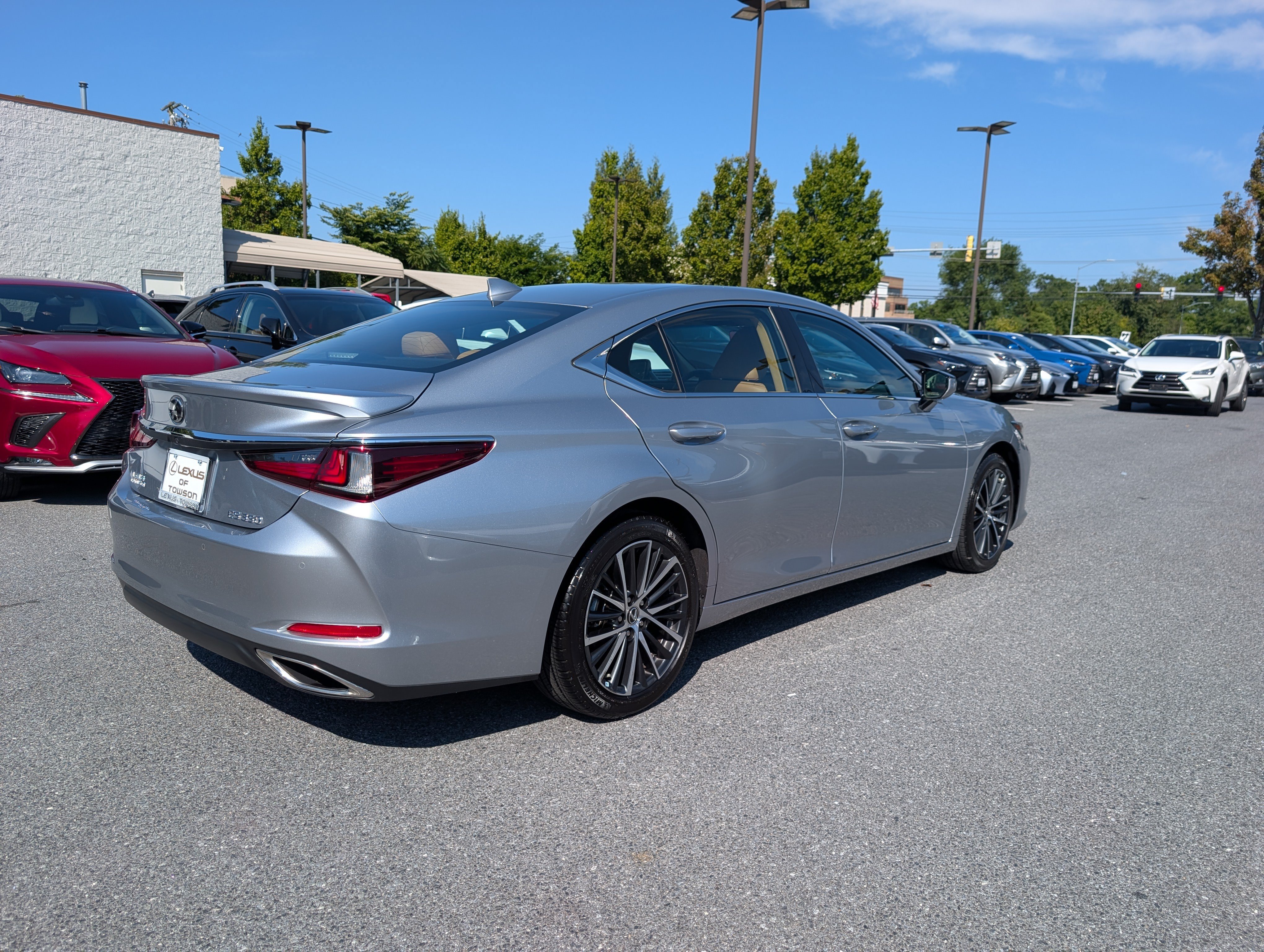 Certified 2024 Lexus ES 350 w/ Premium Package FWD image 3