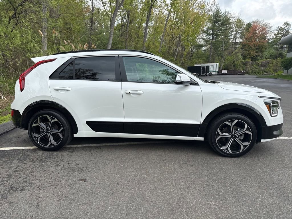 Used 2025 Kia Niro EX Touring FWD image 3