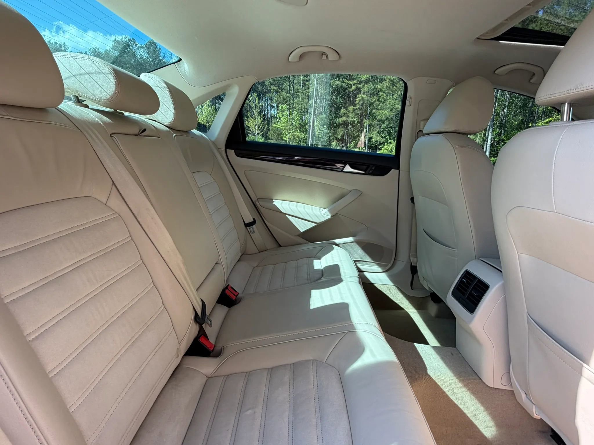 Used 2014 Volkswagen Passat TDI SEL Premium FWD image 21