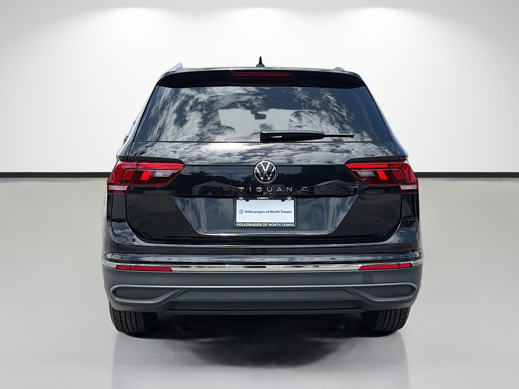 Used 2023 Volkswagen Tiguan S FWD image 4