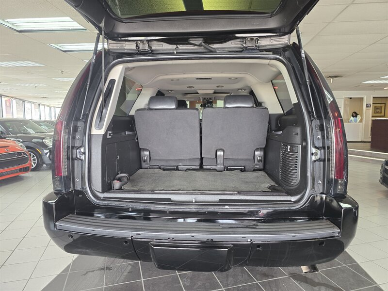 Used 2007 Cadillac Escalade ESV AWD w/ Information Package image 28