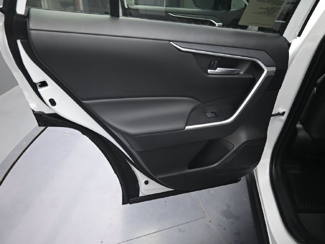 Used 2025 Toyota RAV4 XLE AWD/4WD image 18