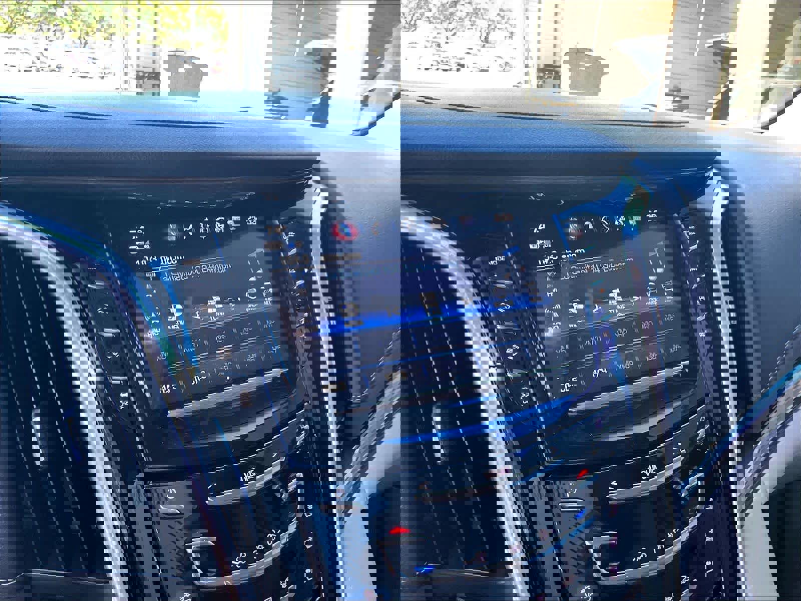 Used 2019 Cadillac Escalade Luxury AWD/4WD image 22