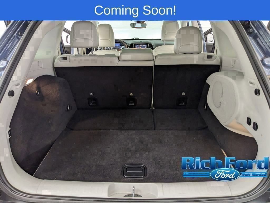 Used 2021 Jeep Cherokee Limited w/ Elite Package FWD image 19