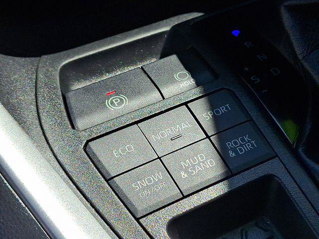 Certified 2021 Toyota RAV4 LE AWD/4WD image 15