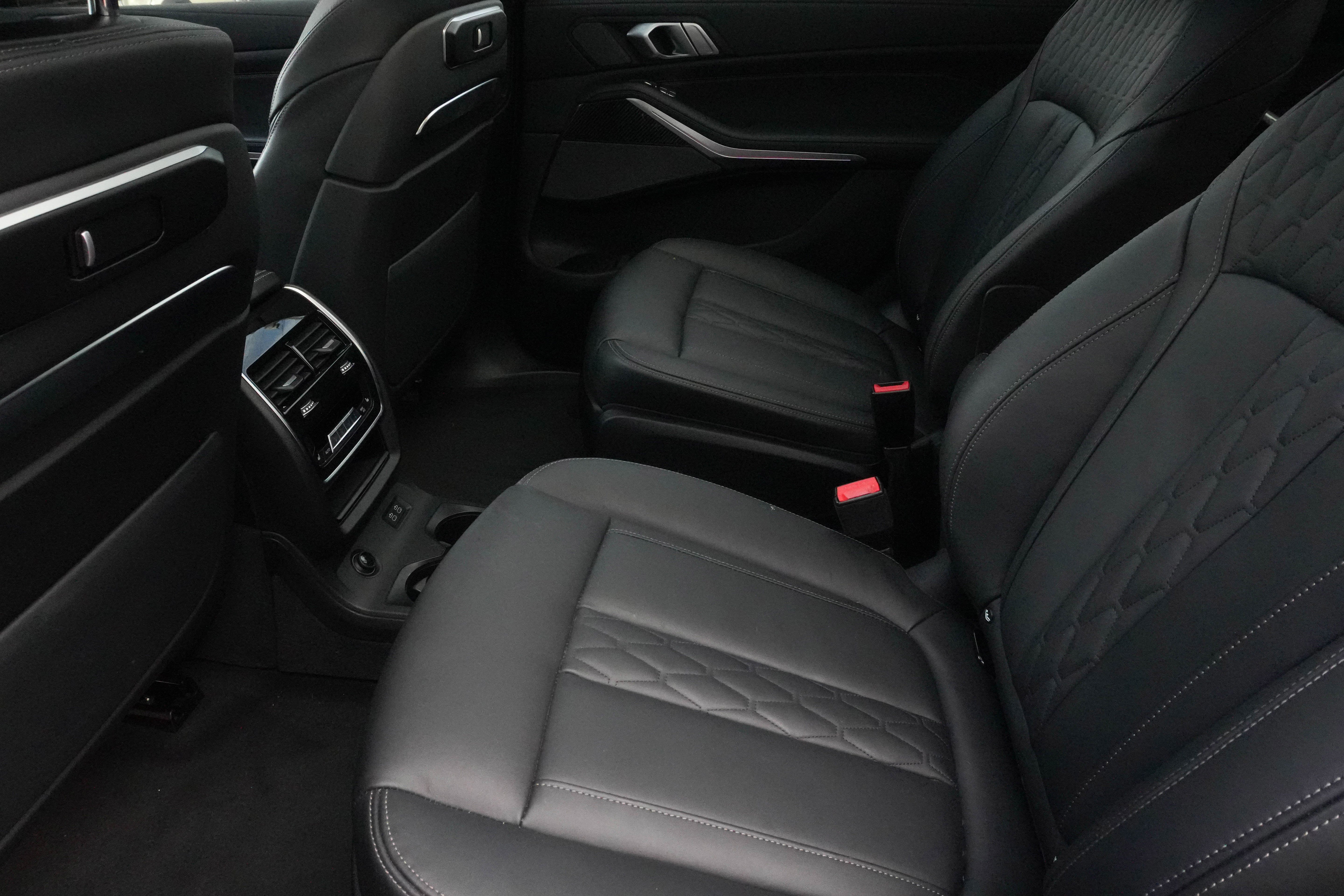 Certified 2025 BMW X7 M60i w/ Climate Comfort Package AWD/4WD image 40