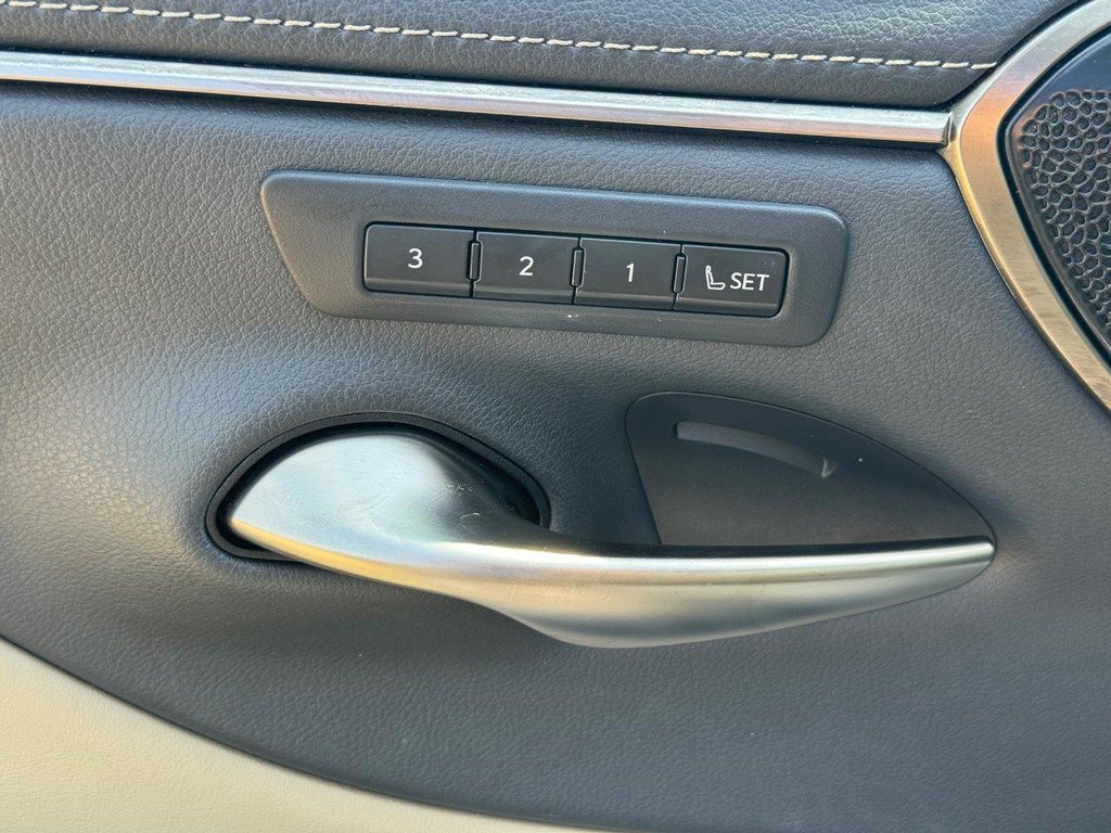 Used 2019 Lexus ES 350 w/ Accessory Package FWD image 17