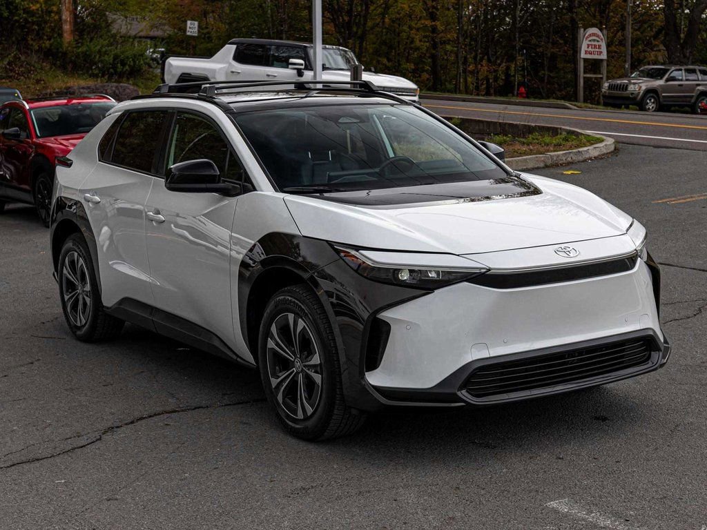 Used 2024 Toyota bZ4X XLE w/ Weather Package image 3