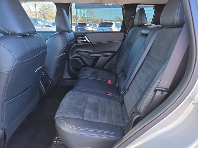 Used 2024 Mitsubishi Outlander SE image 11