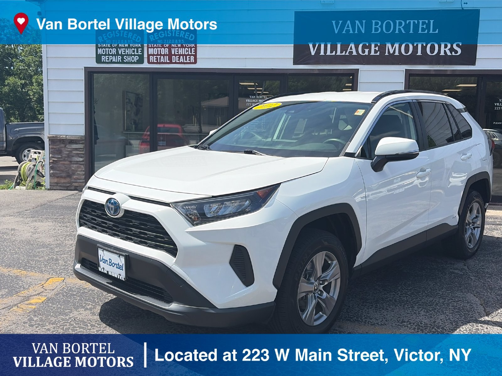 Used 2022 Toyota RAV4 LE AWD/4WD image 1