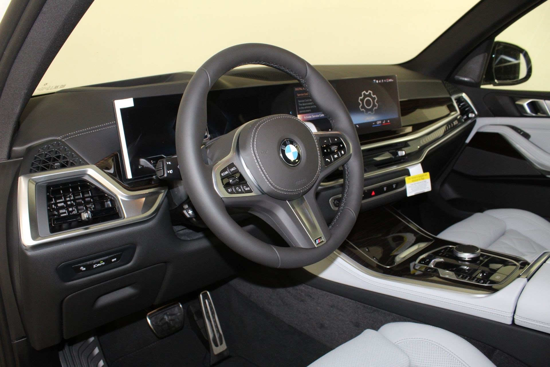 Used 2026 BMW X5 xDrive40i w/ M Sport Package AWD/4WD image 4