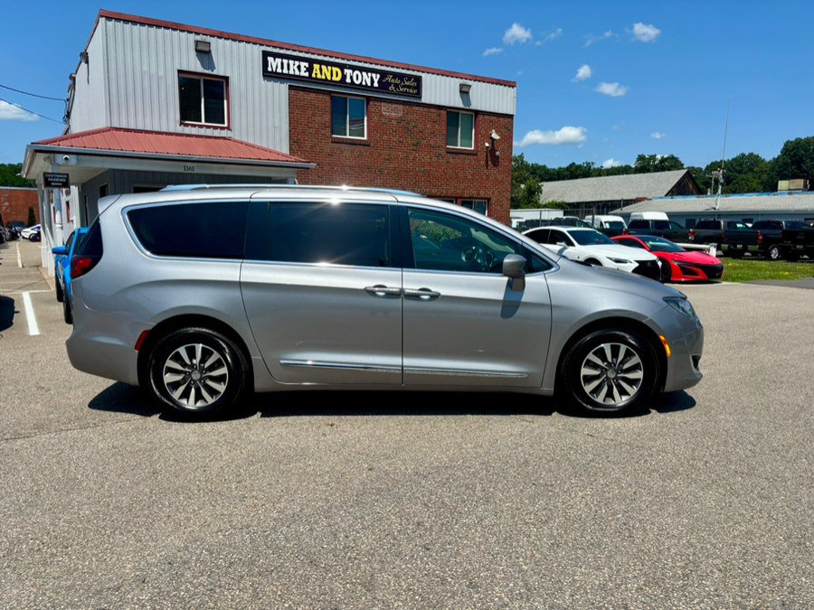Used 2020 Chrysler Pacifica Touring-L Plus FWD image 4