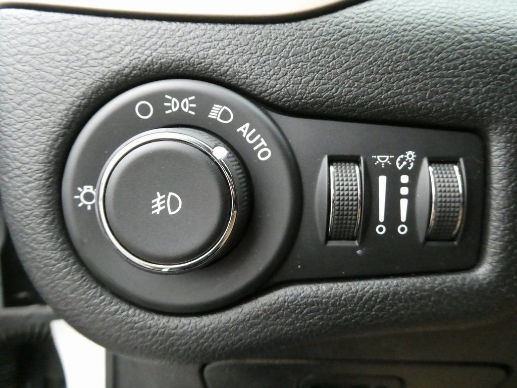 Used 2017 Jeep Cherokee Latitude w/ Safety/Convenience Group image 22