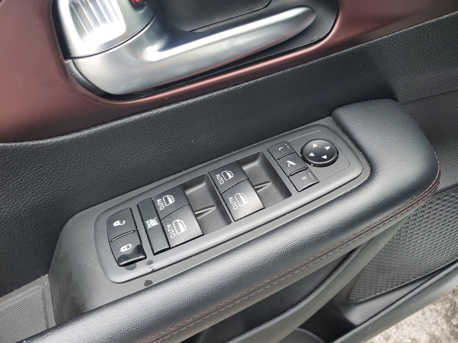 Used 2020 Chrysler Pacifica Limited FWD image 18