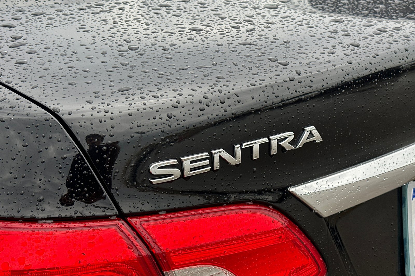 Used 2017 Nissan Sentra SL image 5