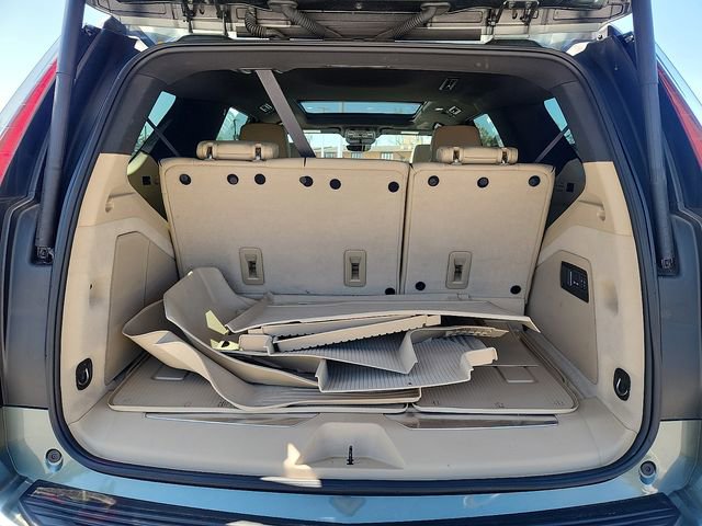 Certified 2024 Cadillac Escalade Premium Luxury w/ LPO, Floor Liner Package AWD/4WD image 30