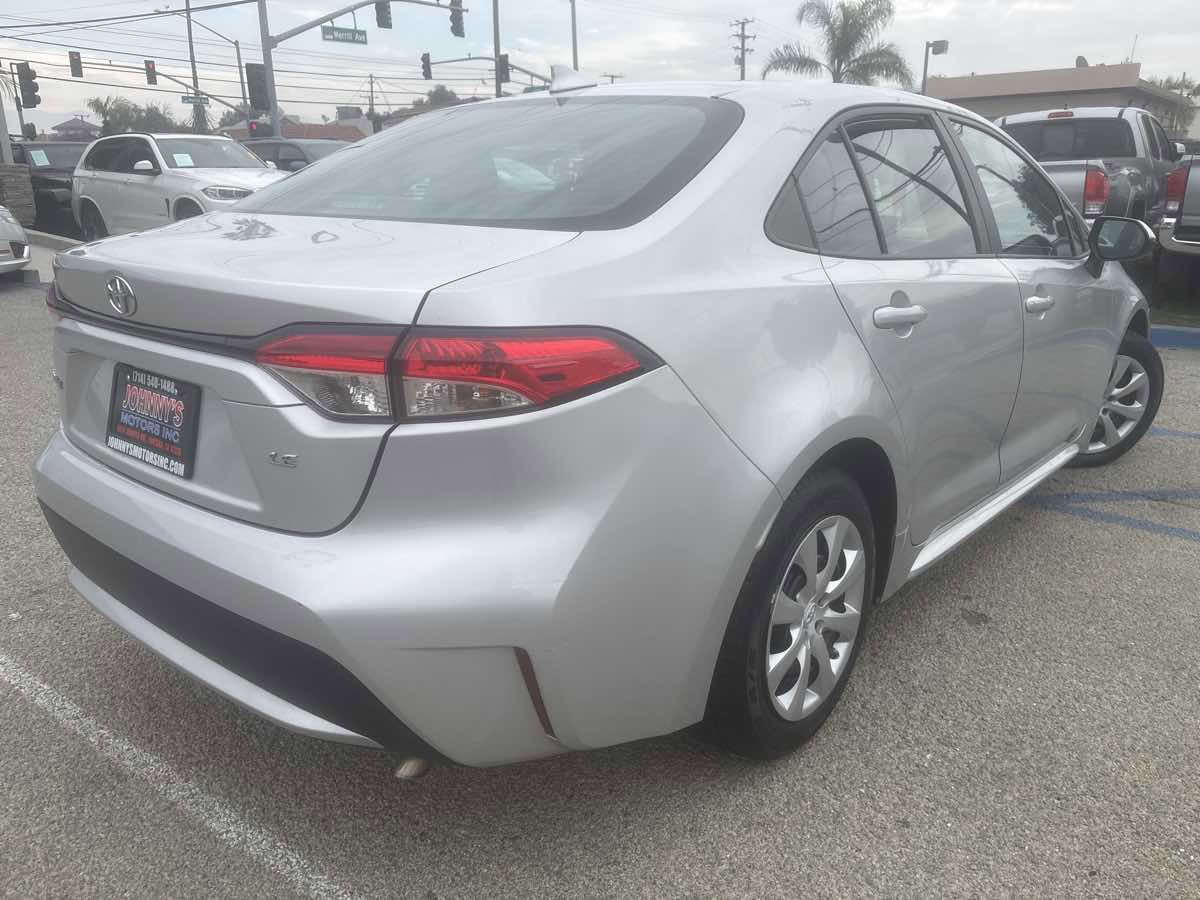 Used 2022 Toyota Corolla LE image 3