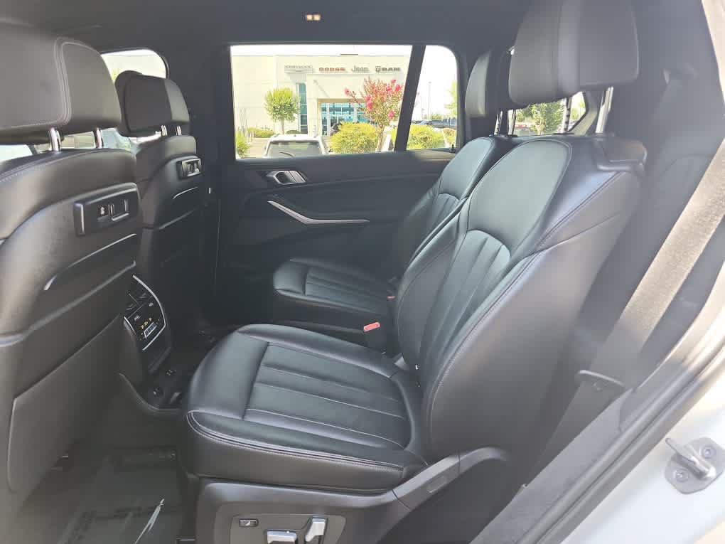 Used 2022 BMW X7 M50i AWD/4WD image 22