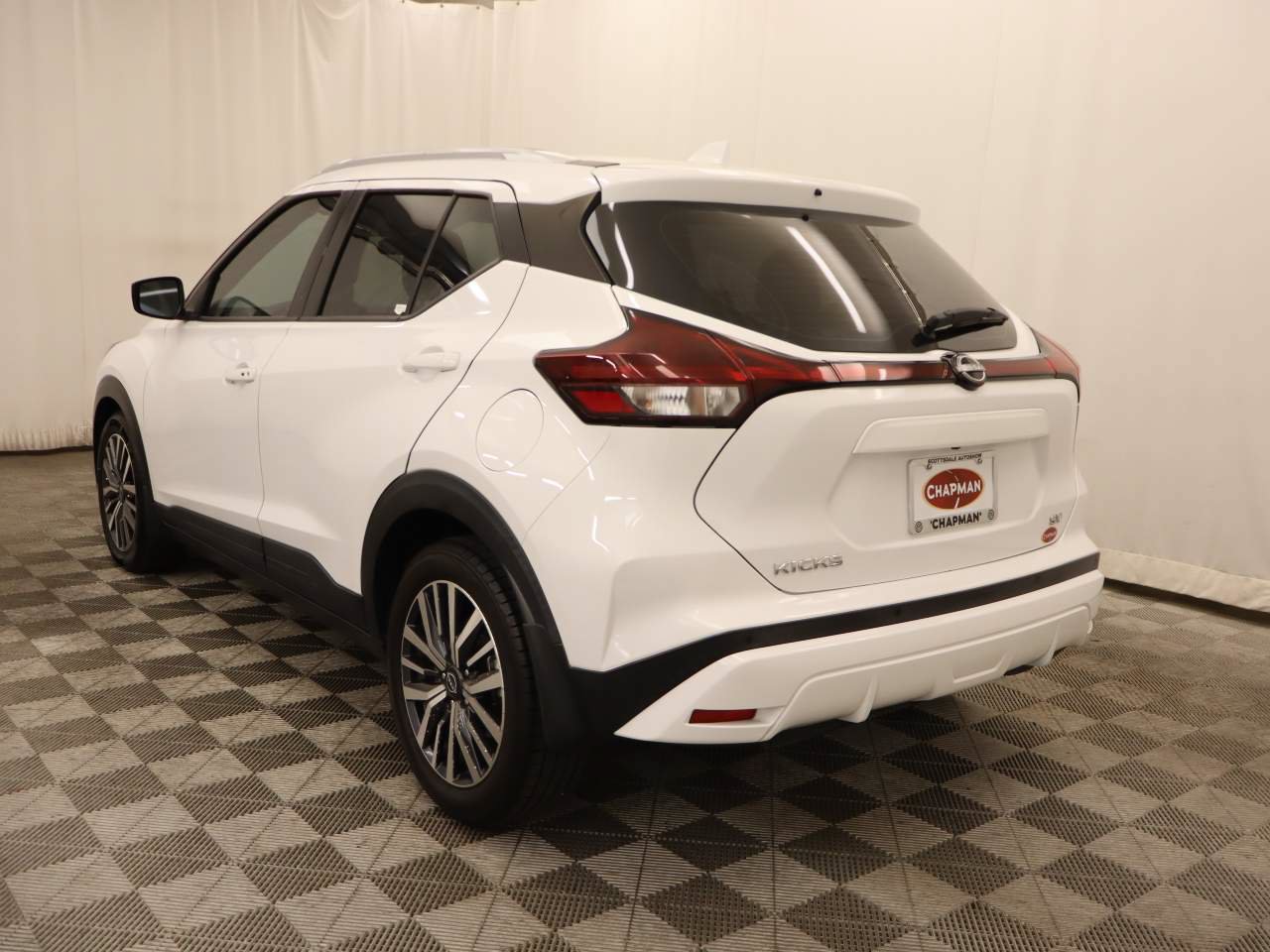 Used 2023 Nissan Kicks SV FWD image 3