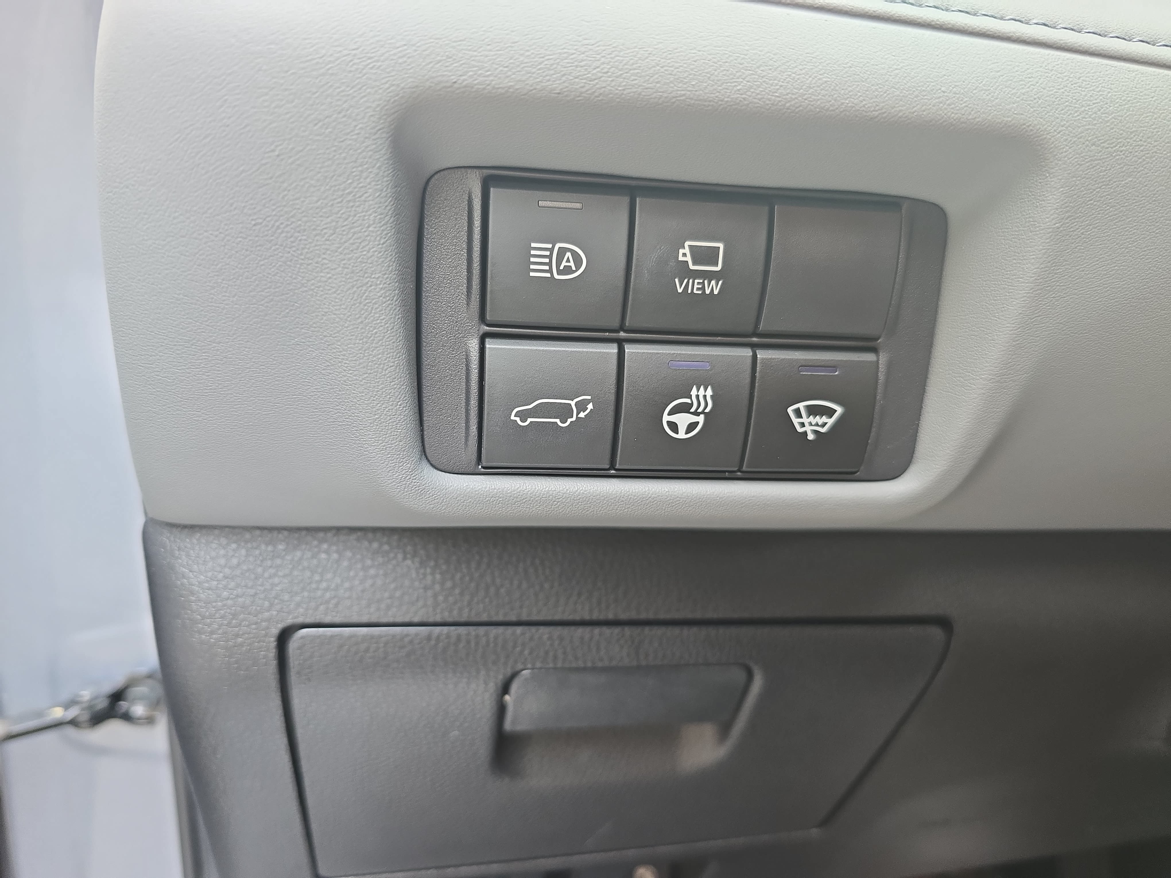Used 2020 Toyota Highlander Platinum AWD/4WD image 25