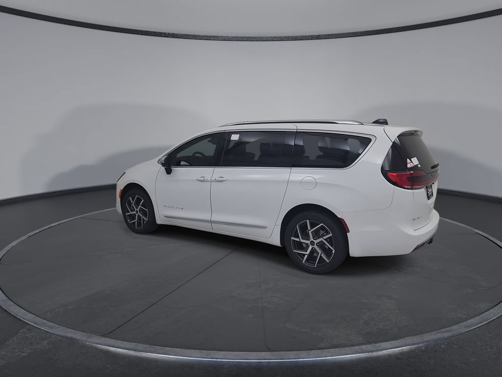 New 2027 Chrysler Pacifica Pinnacle w/ Theater Group AWD/4WD image 10