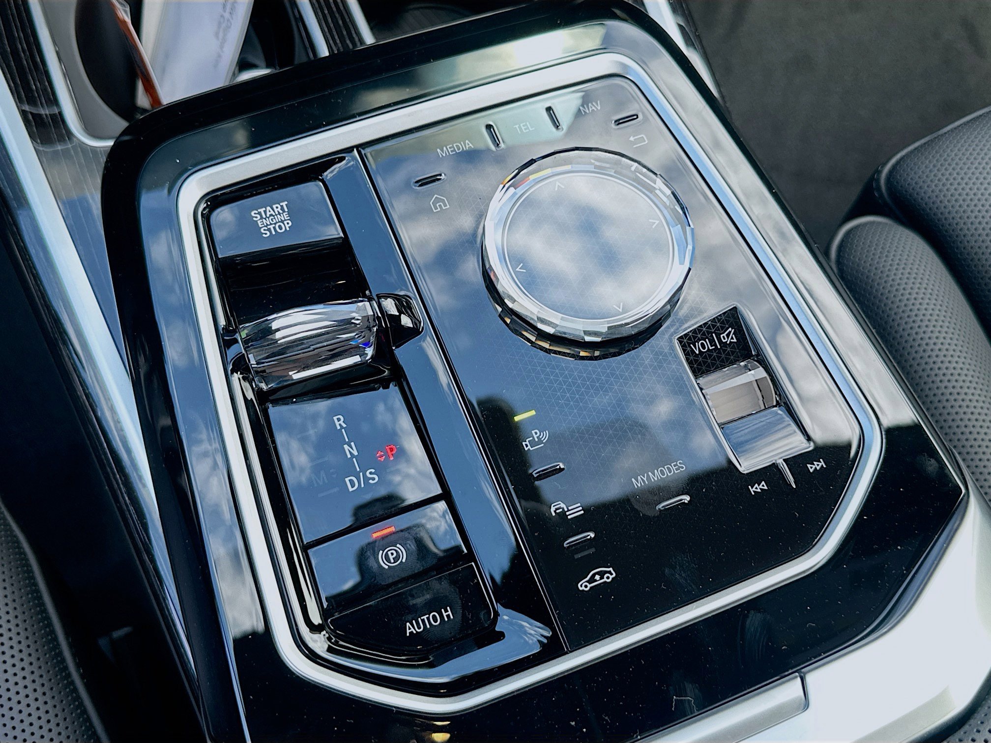 New 2026 BMW 750e xDrive w/ Executive Package image 14