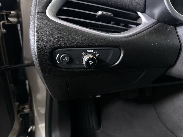 Used 2022 Chevrolet Malibu LT FWD image 18