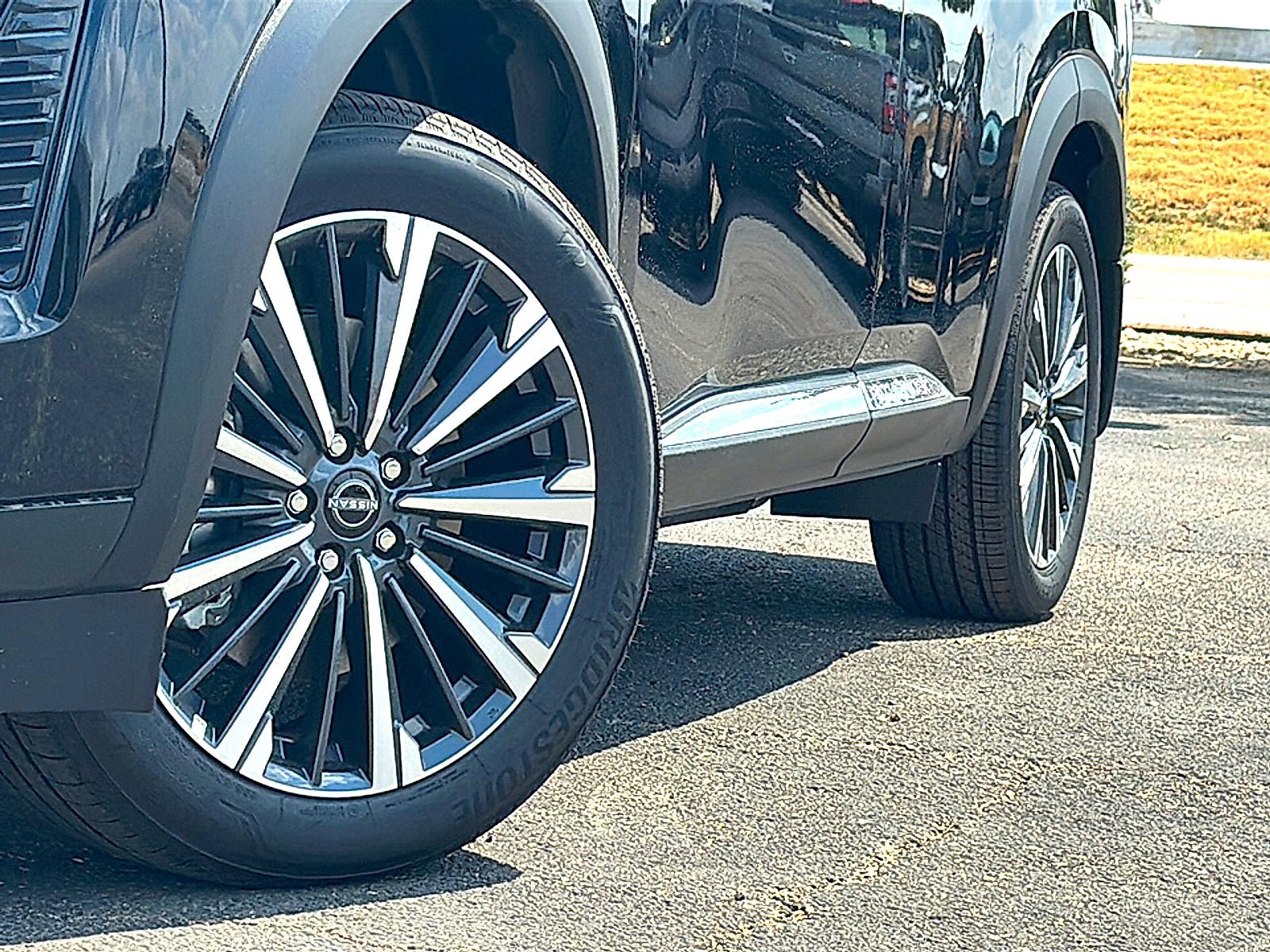 New 2026 Nissan Pathfinder Platinum FWD image 3