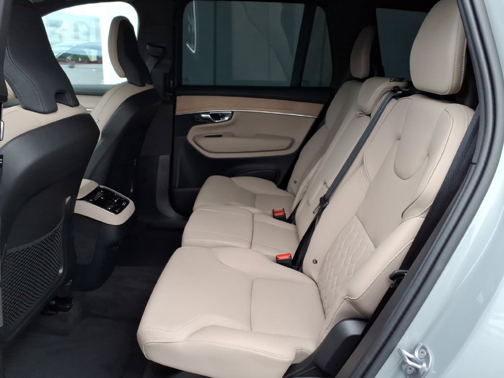 Certified 2026 Volvo XC90 B6 Plus AWD/4WD image 8