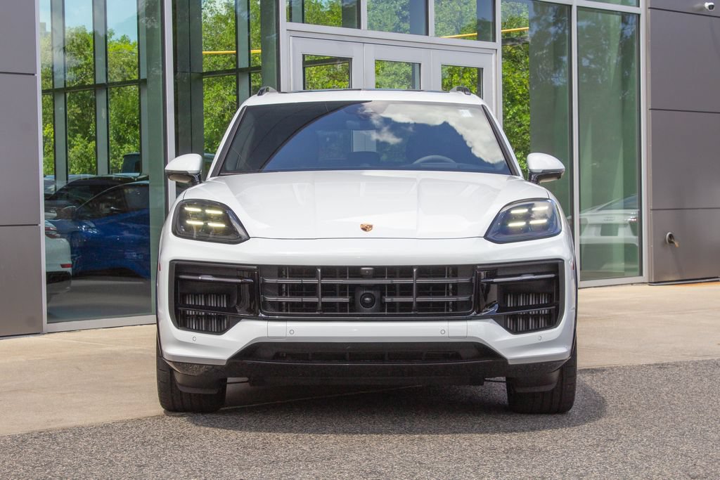 Used 2025 Porsche Cayenne GTS AWD/4WD image 2