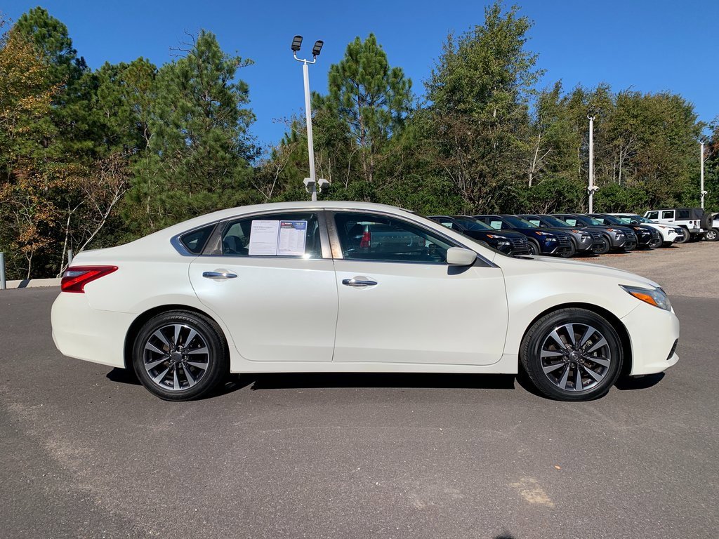 Used 2017 Nissan Altima 2.5 SV image 3