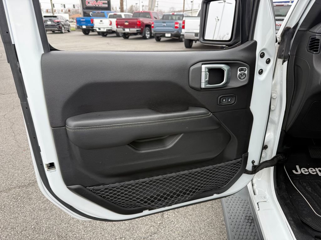 Used 2019 Jeep Wrangler Unlimited Sahara w/ Cold Weather Group image 17