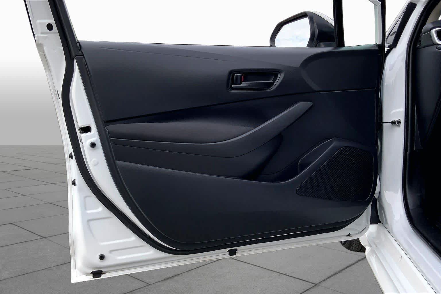 Used 2025 Toyota Corolla LE FWD image 21