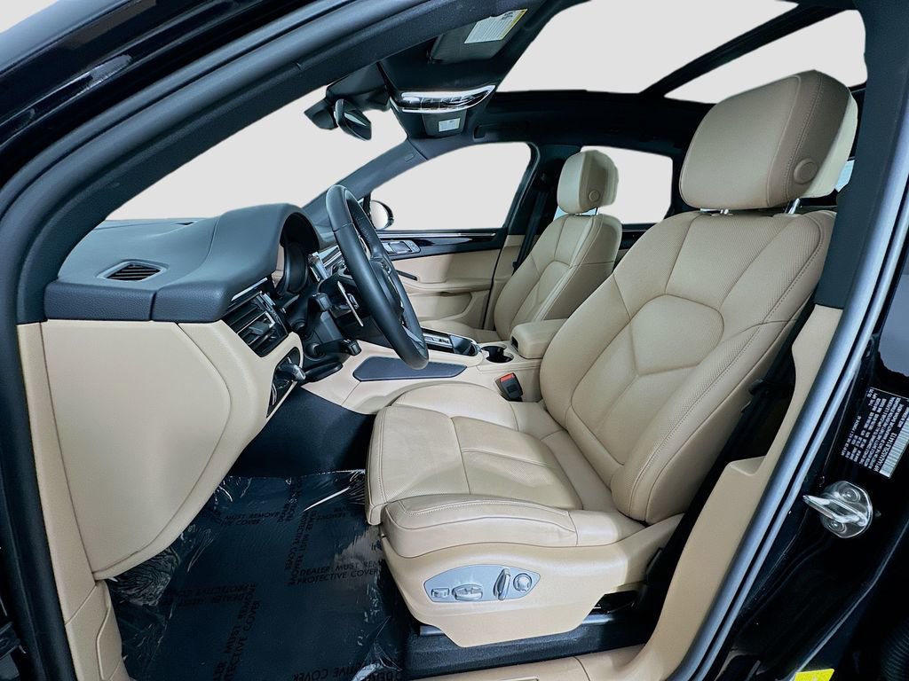 Used 2025 Porsche Macan image 5