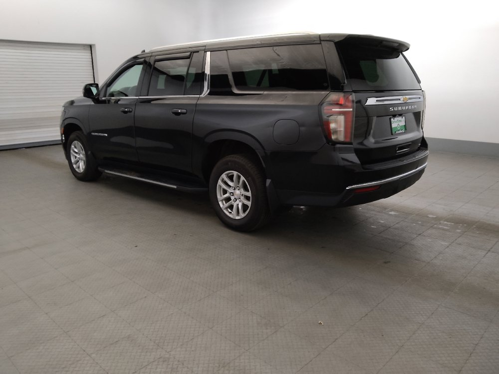 Used 2022 Chevrolet Suburban LT w/ Luxury Package AWD/4WD image 3