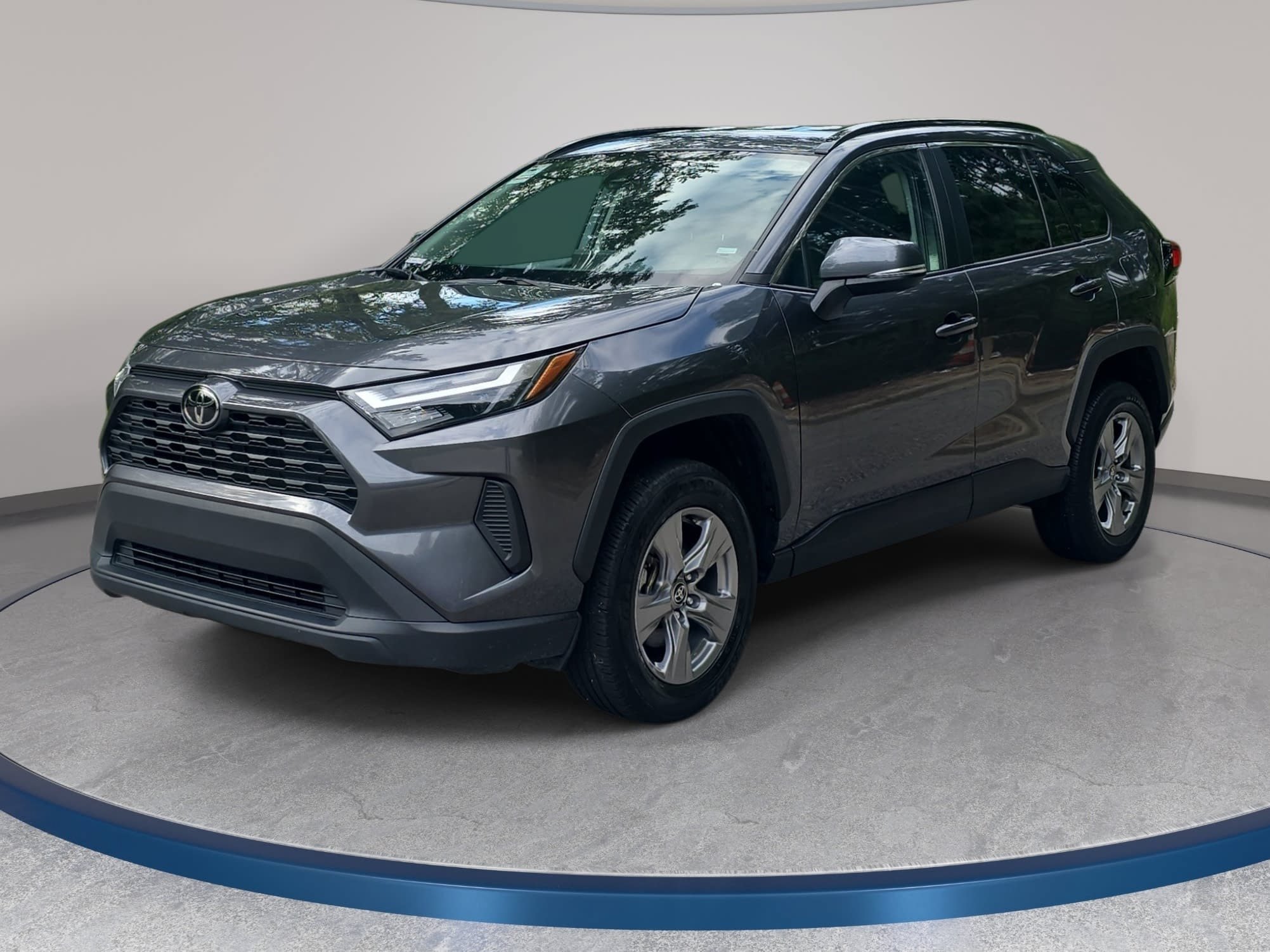 Used 2025 Toyota RAV4 XLE FWD image 1