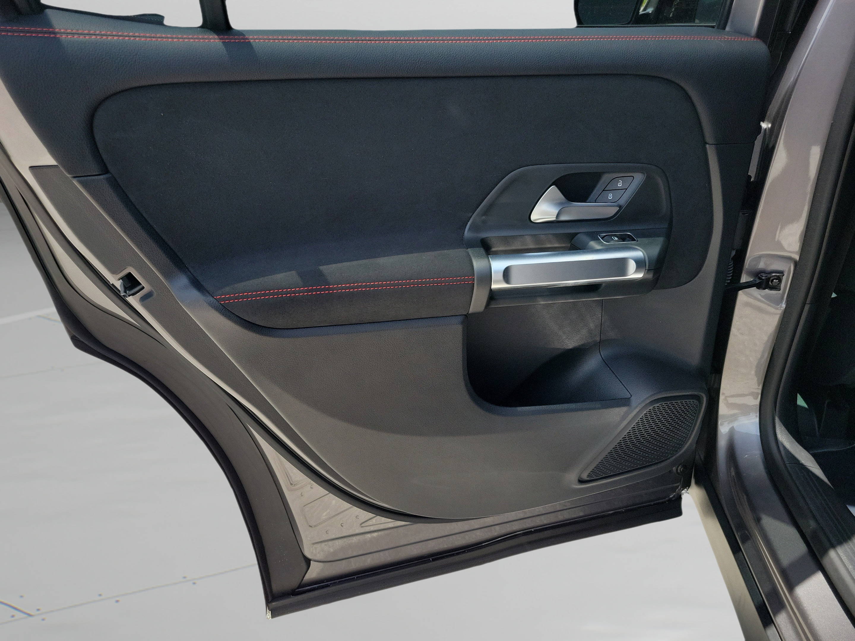 Used 2023 Mercedes-Benz GLB 250 image 7