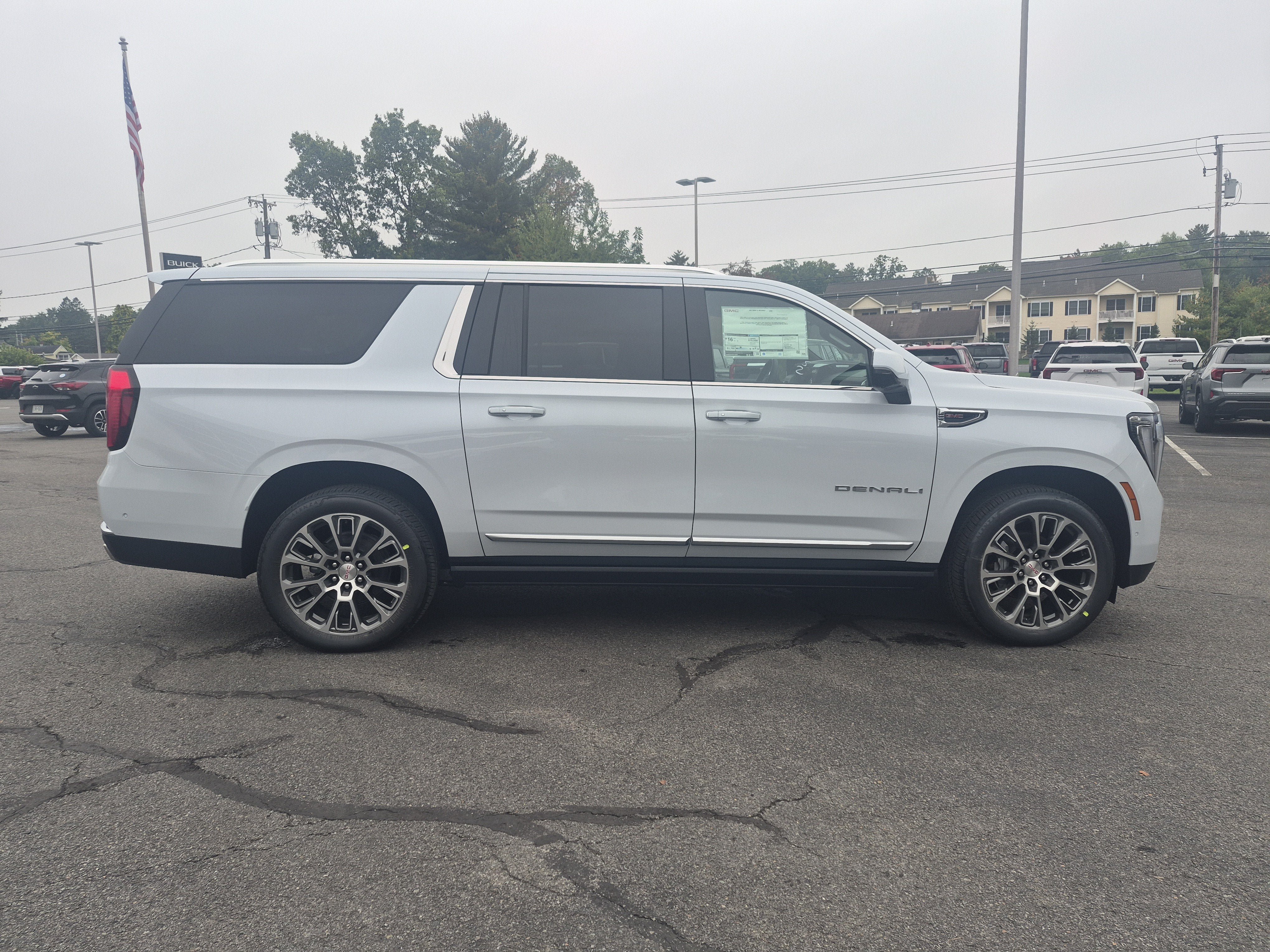 New 2027 GMC Yukon XL Denali w/ Denali Reserve Package AWD/4WD image 6